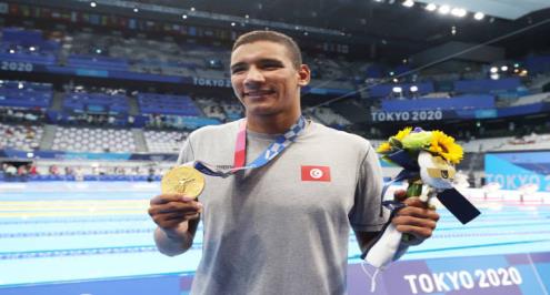أول ذهبية عربية.. التونسي أحمد حفناوي يقهر أبطال أمريكا واستراليا في السباحة بالأولمبياد